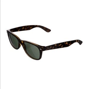 Ray-Ban Wayfarer Tinted Sunglasses